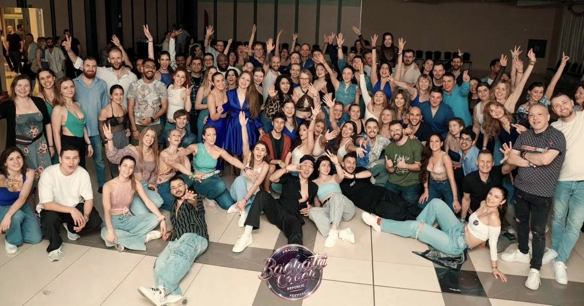 Studenti akademie na sociální party v Praze